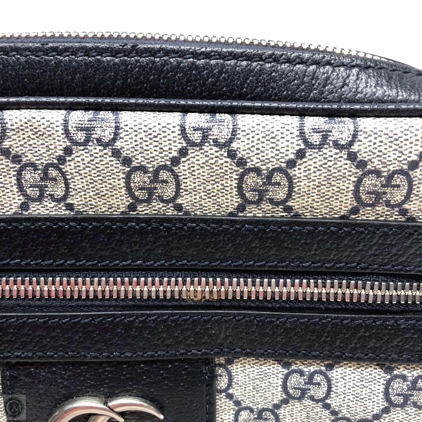 Crossbody Luxury Designer By Gucci, Size: Medium