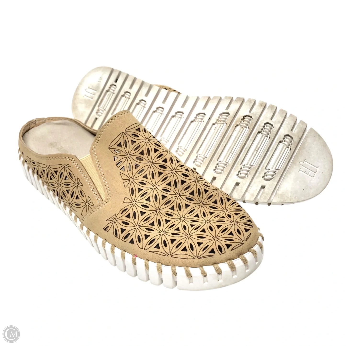 Shoes Flats By Clothes Mentor In Beige, Size: 10