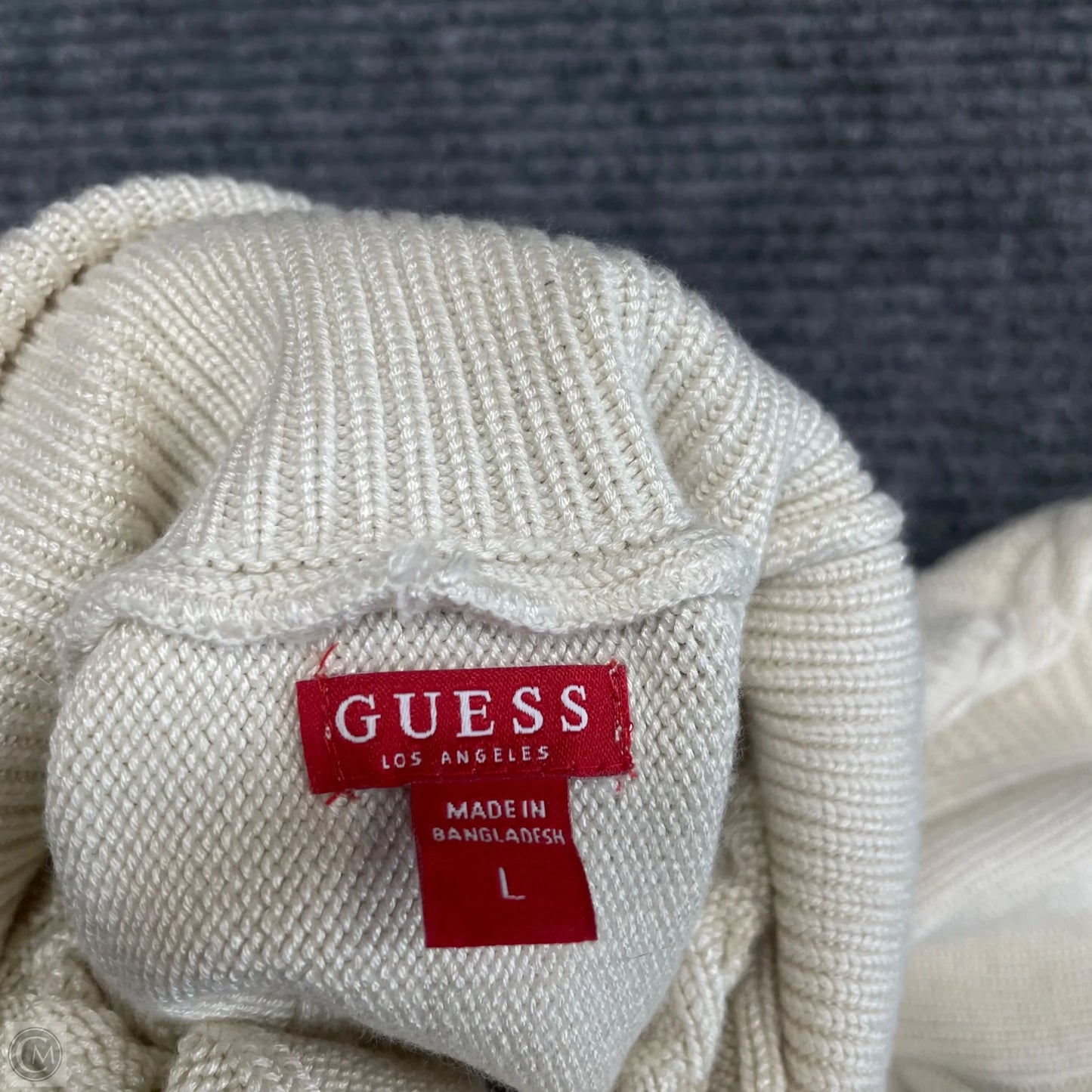 Top Long Sleeve By Guess In Cream, Size: L