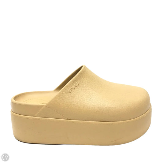 Shoes Heels Platform By Crocs In Beige, Size: 6