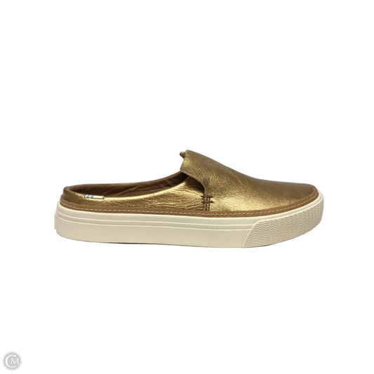 Shoes Flats By Toms In Gold, Size: 6.5