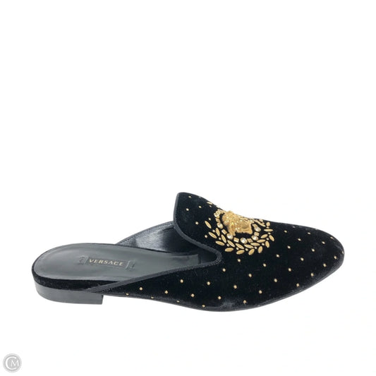 Shoes Luxury Designer By Versace In Black, Size: 7