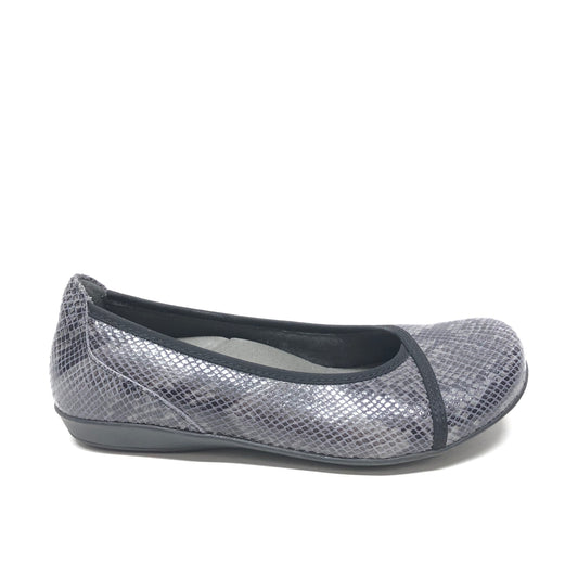 Shoes Flats By Earth  Size: 9