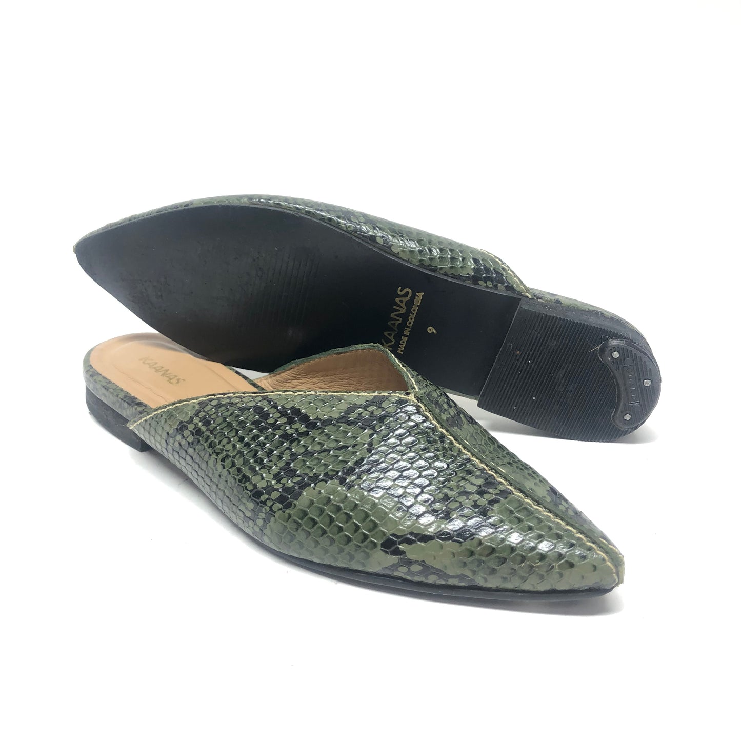 Shoes Flats By Cmb In Green, Size: 9