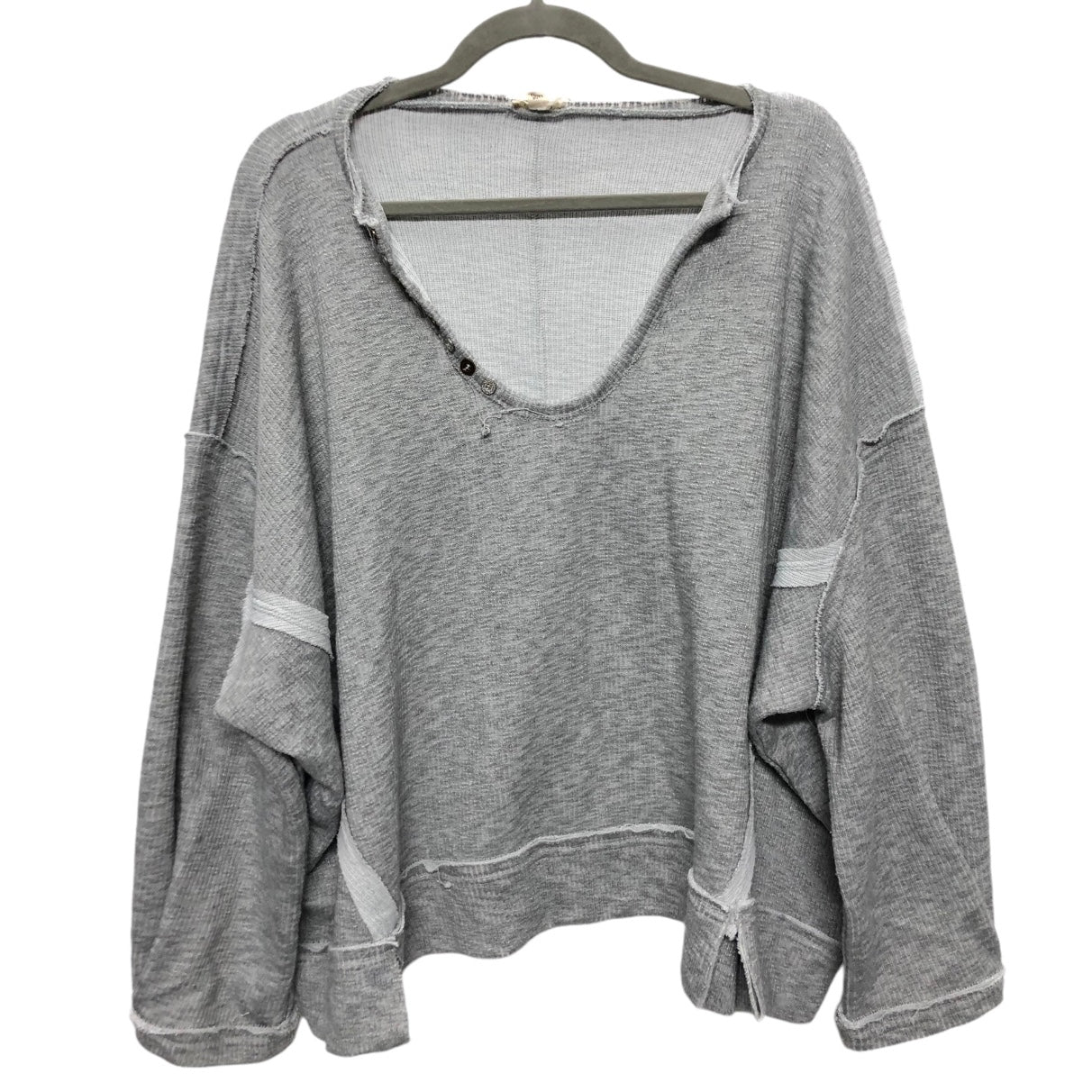 Top Long Sleeve By Pol In Grey, Size: M