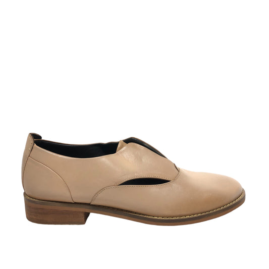 Shoes Flats By Clothes Mentor In Tan, Size: 9