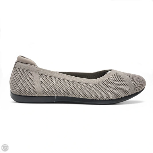 Shoes Flats By Clarks In Taupe, Size: 9