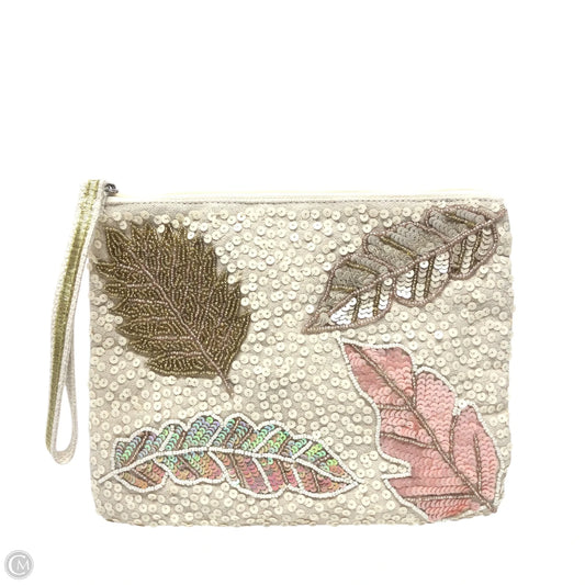 Wristlet By Clothes Mentor, Size: Medium