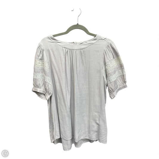 Top Short Sleeve By Doe & Rae In Grey, Size: L