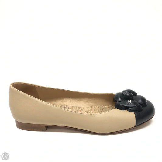 Shoes Luxury Designer By Chanel In Cream, Size: 6