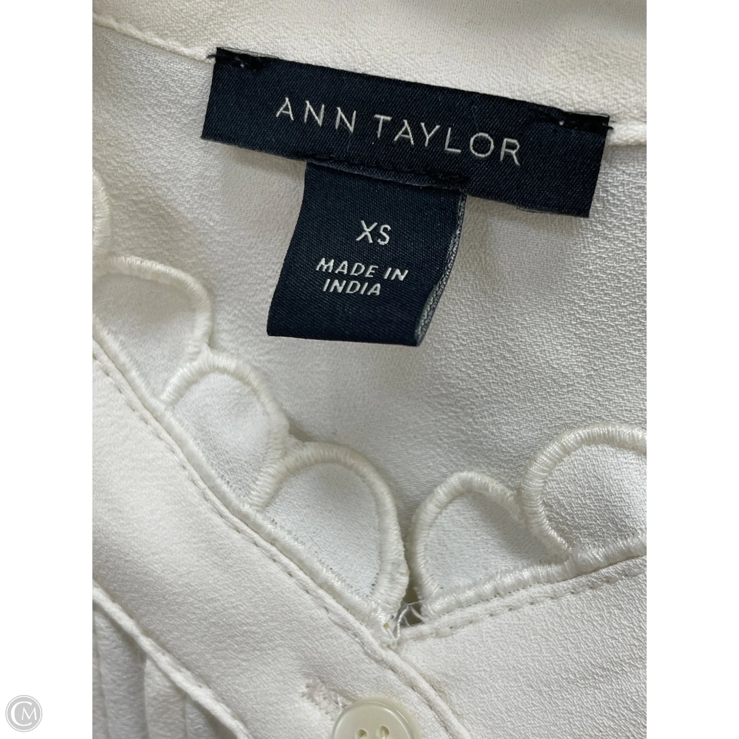 Top Short Sleeve By Ann Taylor In Ivory, Size: Xs