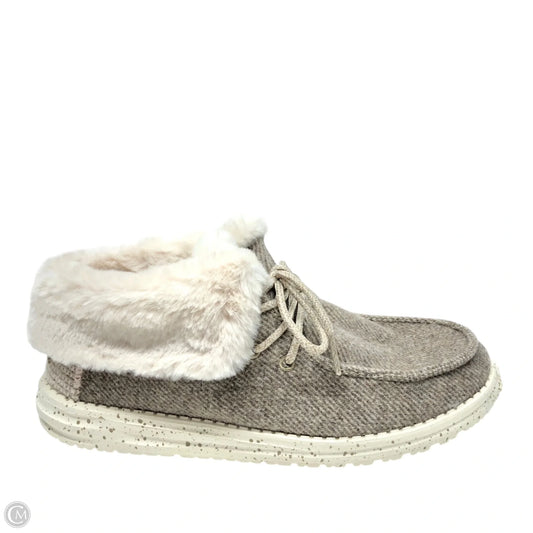 Shoes Flats By Hey Dude In Grey, Size: 9