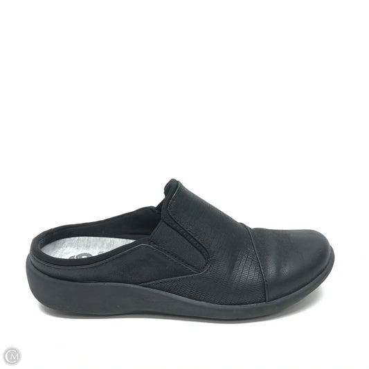 Shoes Flats By Clarks In Black, Size: 5.5