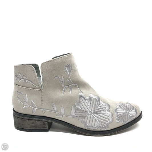 Boots Ankle Heels By Clothes Mentor In Grey, Size: 8