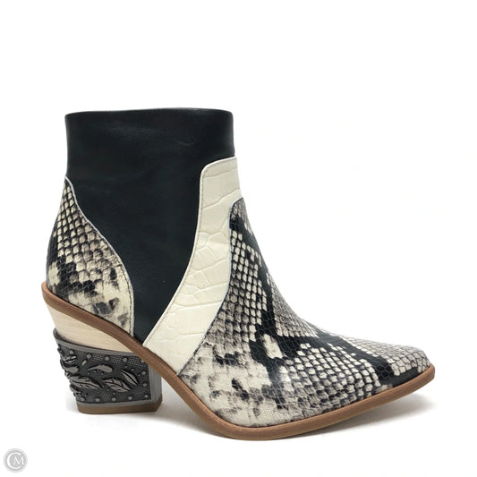Boots Ankle Heels By Gianni Bini In Snakeskin Print, Size: 6.5