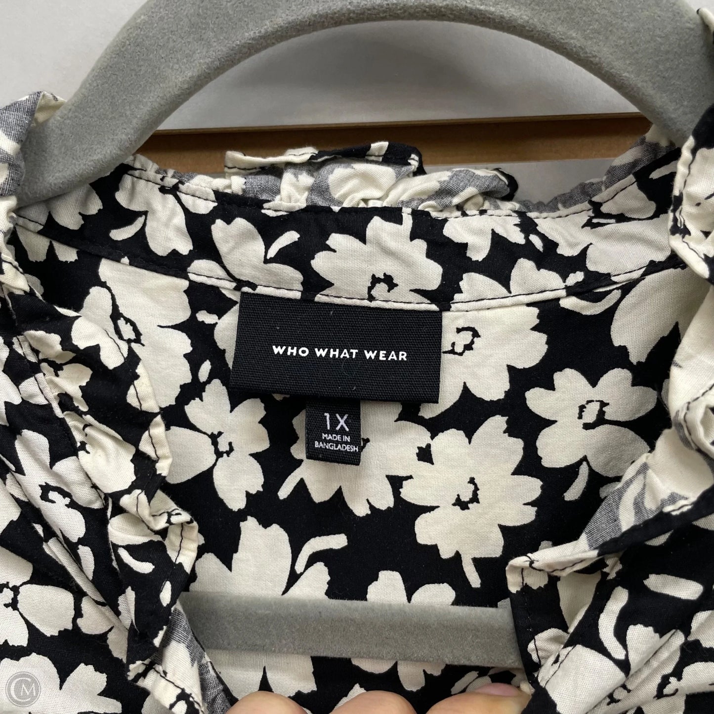 Top Short Sleeve By Who What Wear In Black & White, Size: 1x