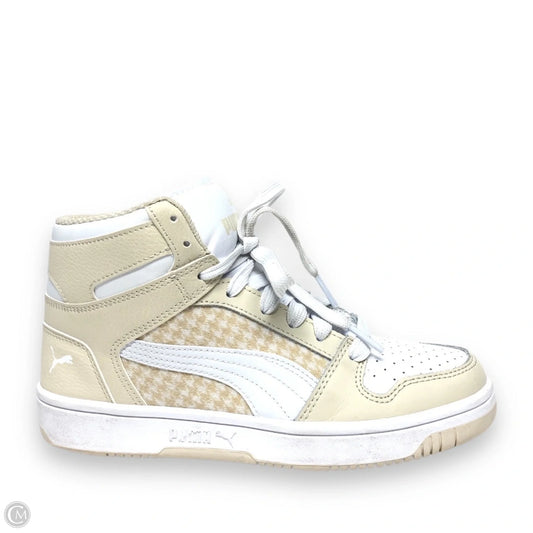 Shoes Sneakers By Puma In Cream, Size: 7