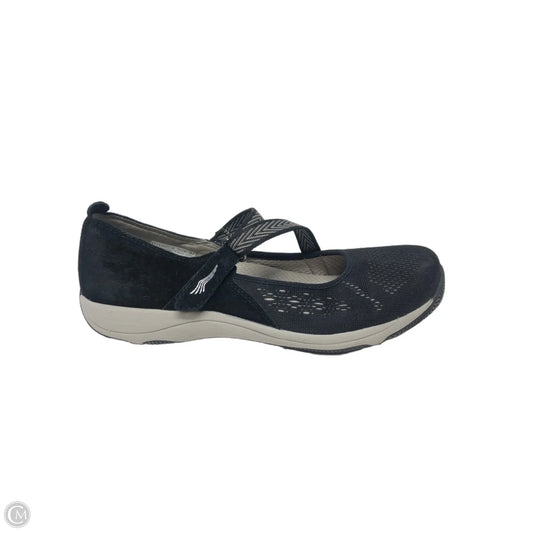Shoes Flats By Dansko In Black & Grey, Size: 7