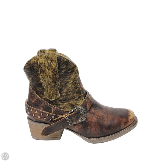 Boots Ankle Heels By Cmc In Brown, Size: 7