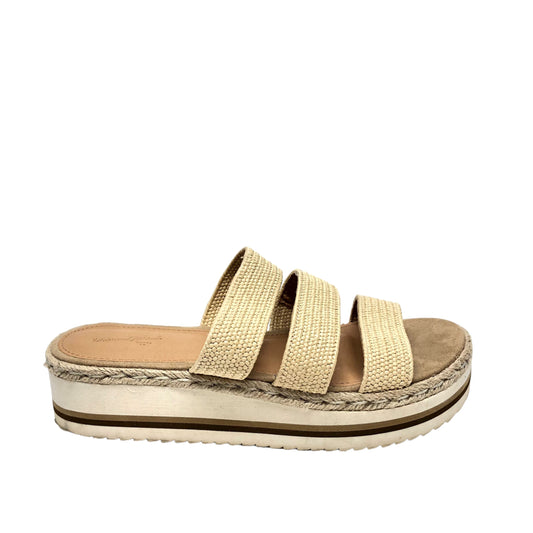 Sandals Flats By Universal Thread In Cream, Size: 6.5