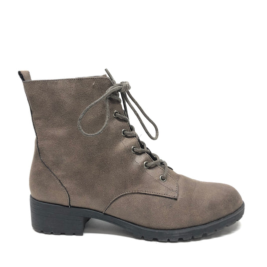 Boots Combat By Clothes Mentor In Taupe, Size: 9