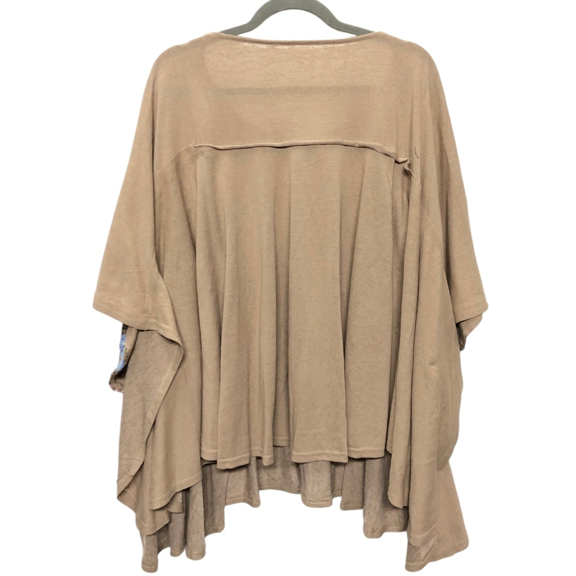 Top Short Sleeve By Clothes Mentor In Beige, Size: 1x