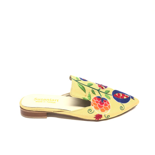 Sandals Flats By Cmc In Yellow, Size: 8.5