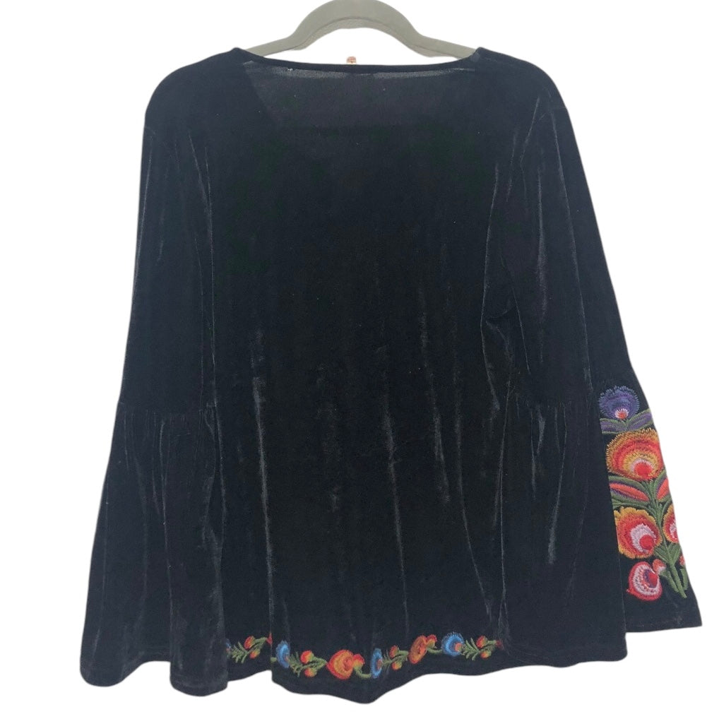 Top Long Sleeve By Solitaire In Black, Size: S