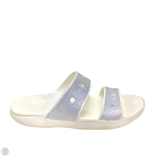Sandals Flats By Crocs In Silver & White, Size: 7