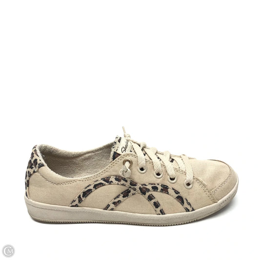 Shoes Flats By Skechers In Beige, Size: 6