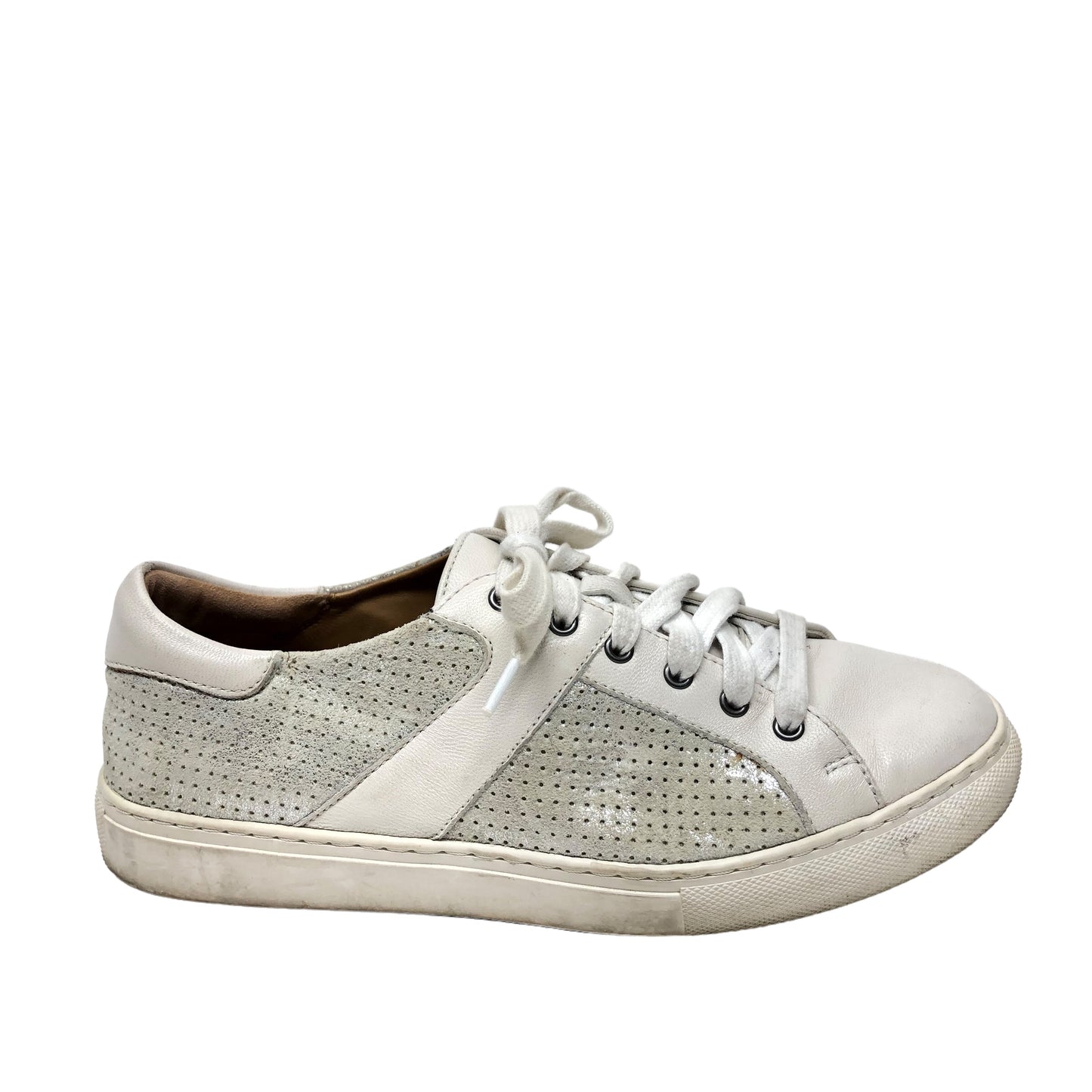 Shoes Sneakers By Cmb In White, Size: 7