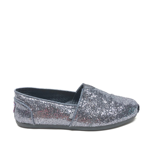 Shoes Flats By Bobs In Silver, Size: 7