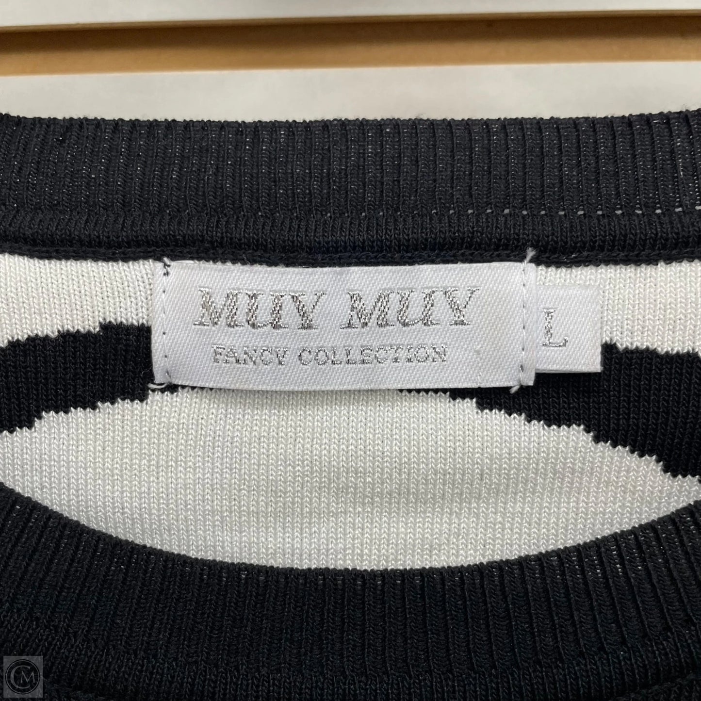Sweater By Clothes Mentor In Black & White, Size: L