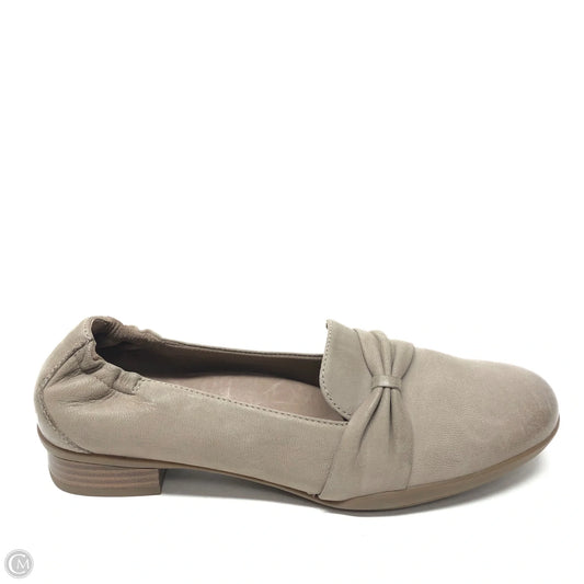 Shoes Flats By Dansko In Taupe, Size: 8.5