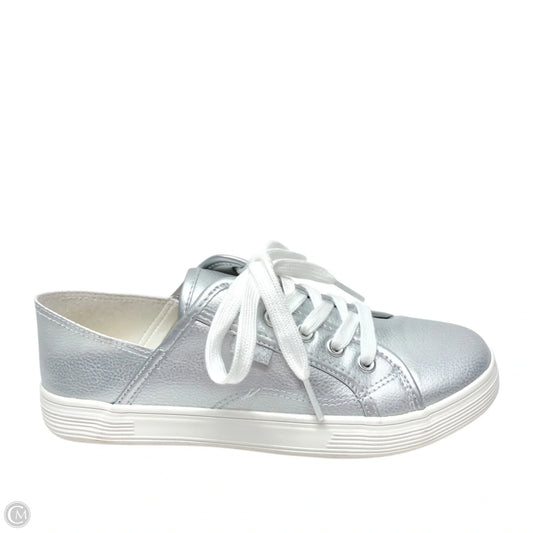 Shoes Sneakers By Rocket Dogs In Silver, Size: 6.5