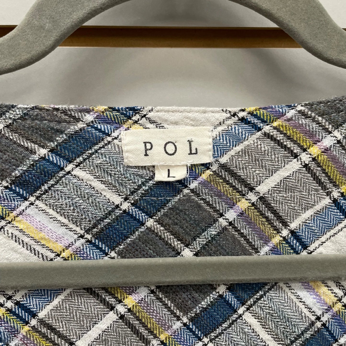 Top Long Sleeve By Pol In Plaid Pattern, Size: L