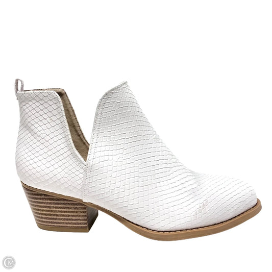 Boots Ankle Heels By Cl By Chinese Laundry In White, Size: 7