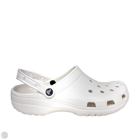 Shoes Flats By Crocs In White, Size: 12