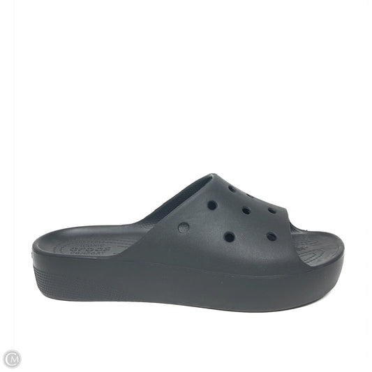 Sandals Flats By Crocs In Black, Size: 11