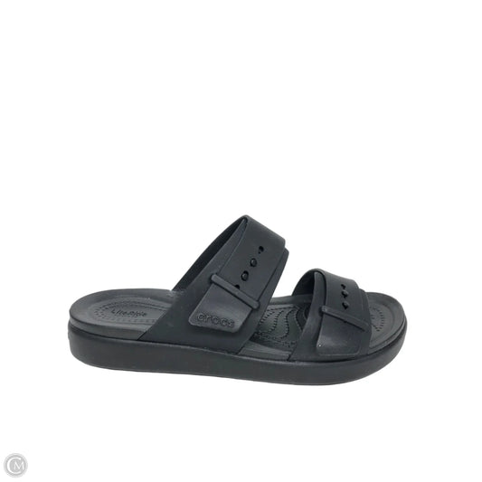 Sandals Flats By Crocs In Black, Size: 7