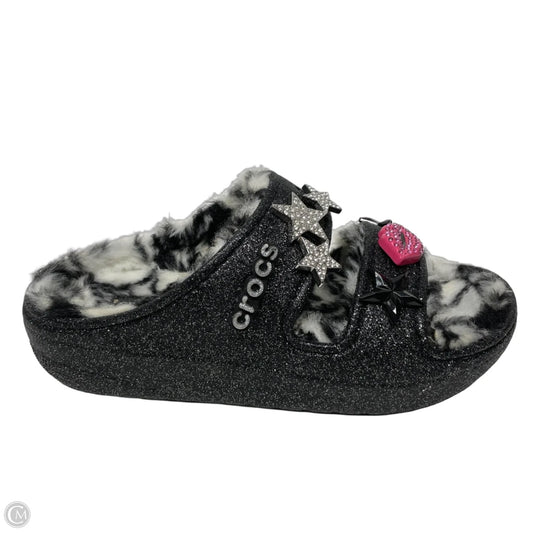 Sandals Flats By Crocs In Black, Size: 7