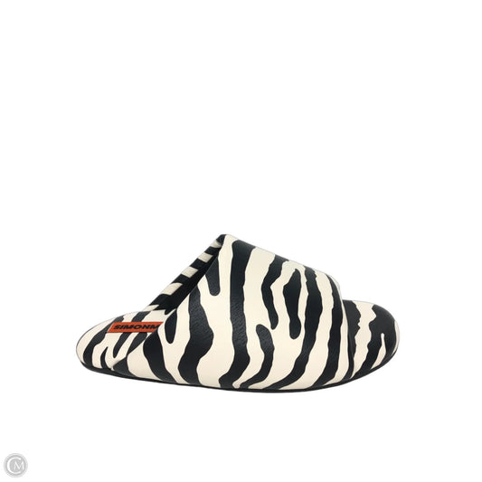 Sandals Flats By Cma In Zebra Print, Size: 5.5
