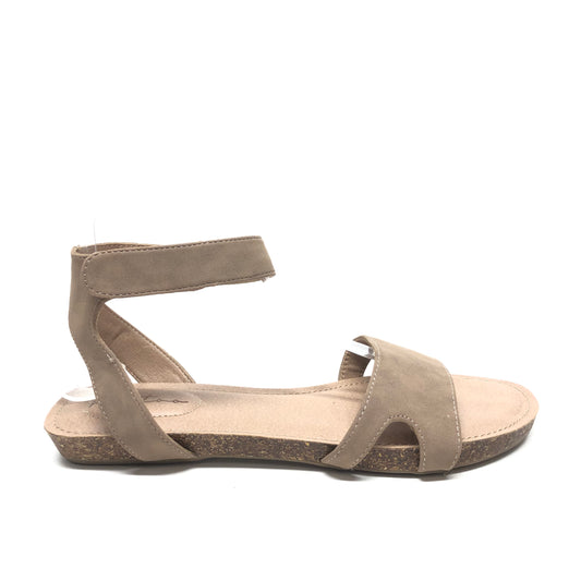 Taupe Sandals Flats Me Too, Size 9.5