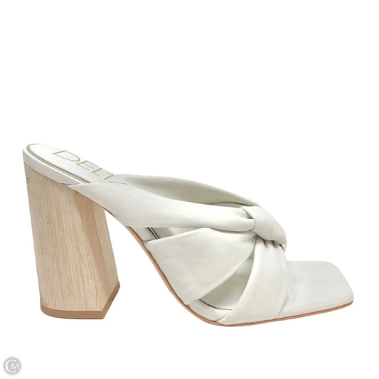 Sandals Heels Block By Clothes Mentor In White, Size: 9