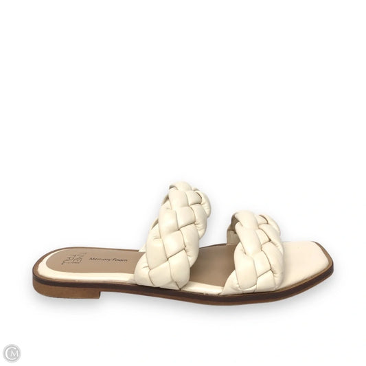 Sandals Flats By Time And Tru In Cream, Size: 6