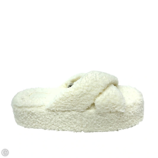 Slippers By Pink In White