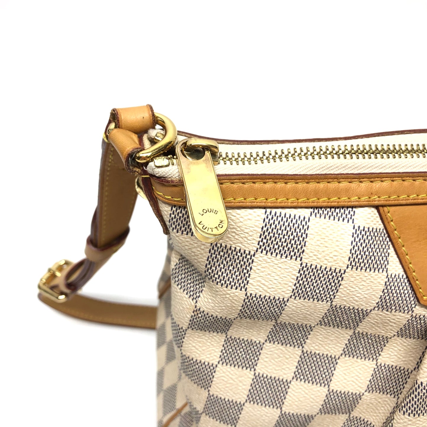 Handbag Luxury Designer By Louis Vuitton, Size: Medium